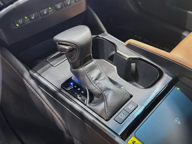 Used 2025 Lexus ES 300h Ultra Luxury w/ Accessory Package (Z2) FWD image 16