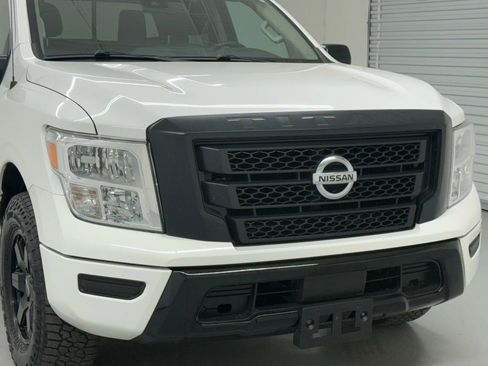 Used 2020 Nissan Titan S image 10