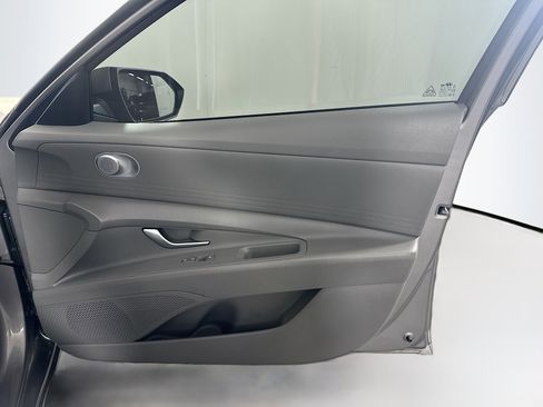 Used 2023 Hyundai Elantra SEL image 30