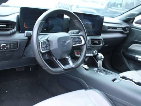 Used 2024 Ford Mustang Convertible RWD image 9