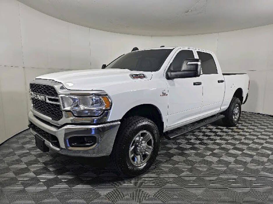 Used 2024 RAM 2500 Tradesman w/ Chrome Appearance Group AWD/4WD image 4