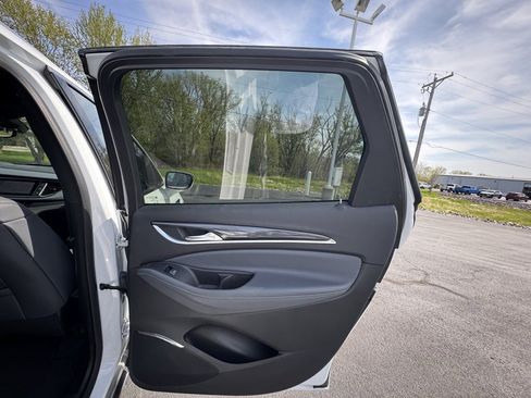 Used 2024 Buick Enclave Premium image 24