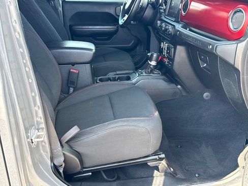 Used 2019 Jeep Wrangler Unlimited Rubicon AWD/4WD image 13