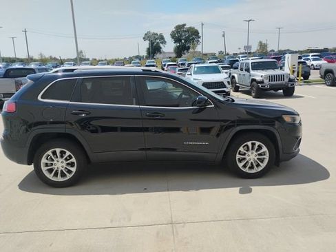 Used 2019 Jeep Cherokee Latitude w/ Popular Appearance Group FWD image 2
