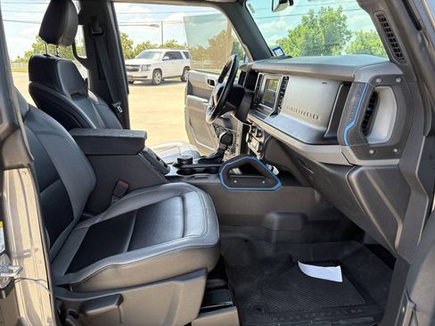Used 2021 Ford Bronco Black Diamond w/ Sasquatch Package AWD/4WD image 12