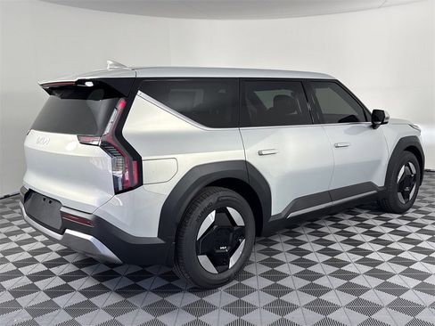New 2026 Kia EV9 Light image 7