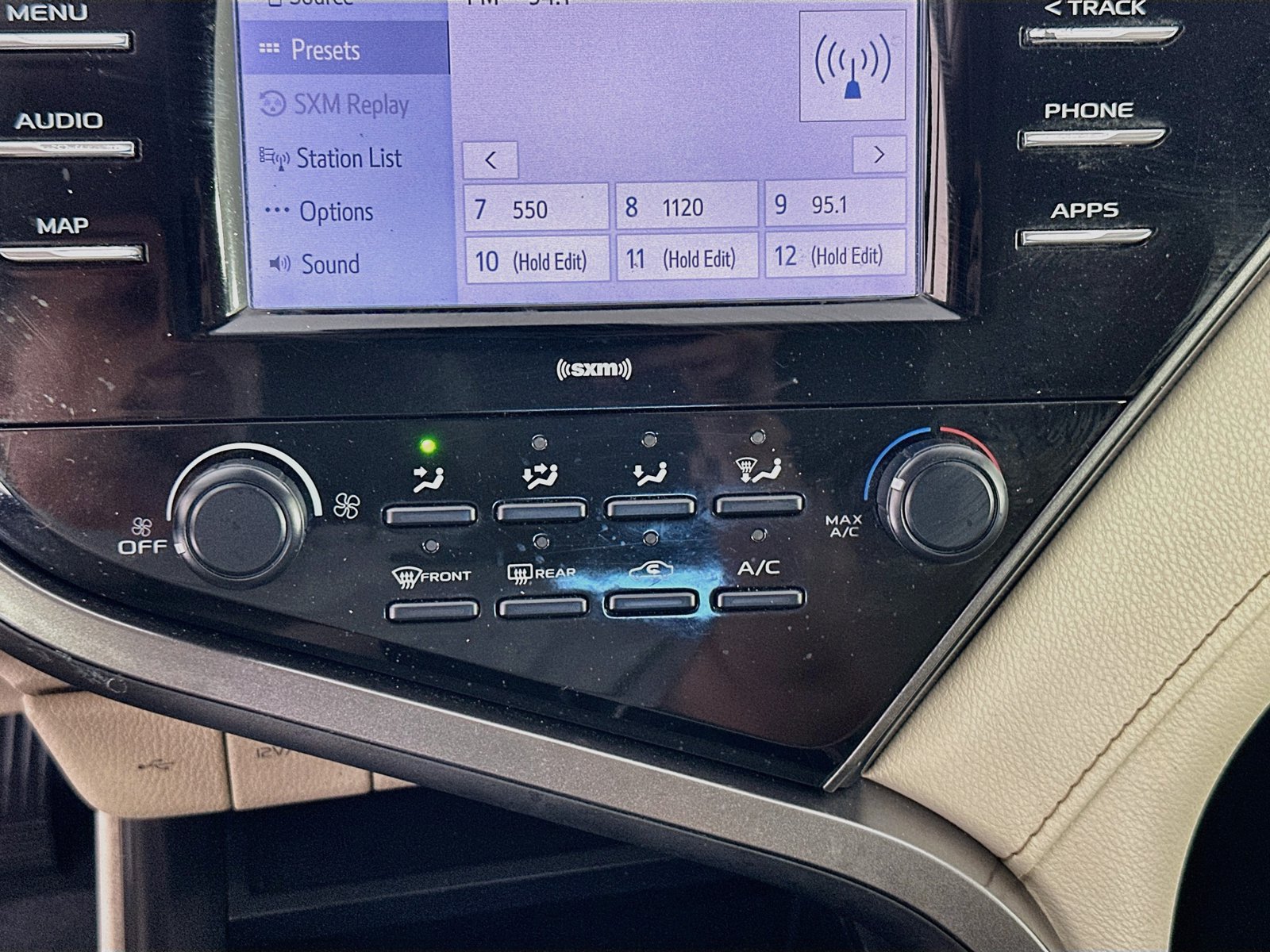 Used 2020 Toyota Camry LE FWD image 15