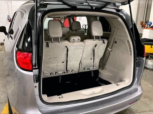 Used 2021 Chrysler Voyager Lxi FWD image 32