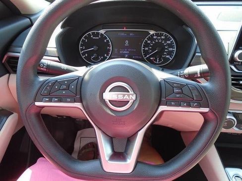 Used 2025 Nissan Altima 2.5 SV FWD image 8