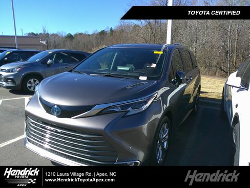 Used 2023 Toyota Sienna Platinum image 1