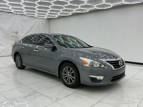 Used 2015 Nissan Altima 2.5 S w/ Special Edition Package FWD image 3