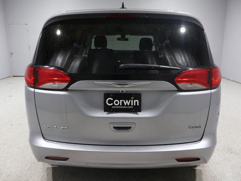 Used 2021 Chrysler Voyager LX image 3