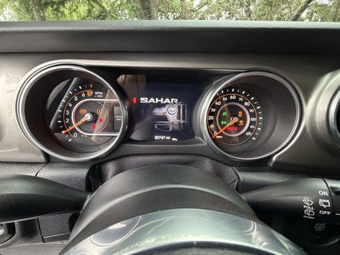 Used 2018 Jeep Wrangler Unlimited Sahara AWD/4WD image 22
