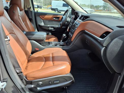 Used 2015 Chevrolet Traverse LT image 19