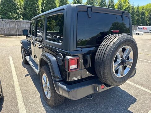 Used 2019 Jeep Wrangler Unlimited Sahara AWD/4WD image 3