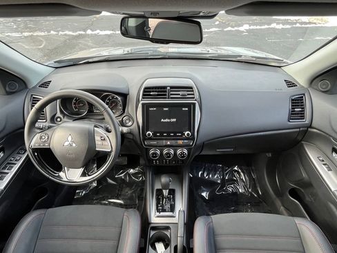 Used 2025 Mitsubishi Outlander Sport AWD image 11