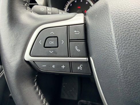 Certified 2025 Toyota Highlander LE FWD image 26