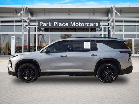 Used 2024 Chevrolet Traverse RS image 4