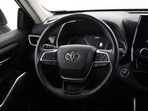 Used 2023 Toyota Highlander XLE AWD/4WD image 14