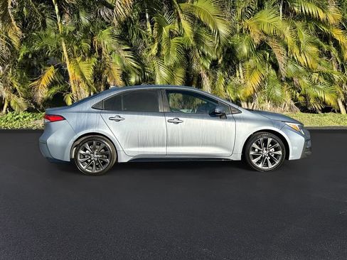 Used 2023 Toyota Corolla SE FWD image 3