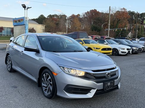 Used 2017 Honda Civic EX image 3