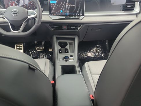 New 2026 Volkswagen Tiguan SE R-Line image 19