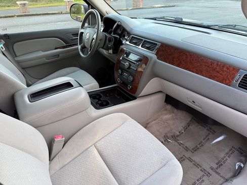 Used 2007 Chevrolet Suburban LT AWD/4WD image 10