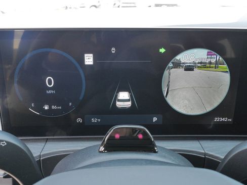 Used 2025 Hyundai Santa Fe Limited FWD image 17