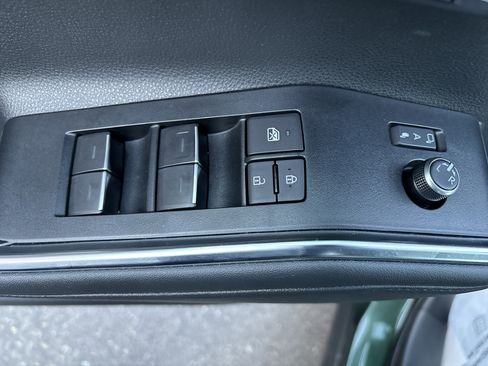 Used 2024 Toyota Highlander XLE image 18