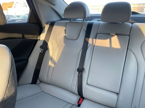 Used 2025 Hyundai Elantra Limited image 36