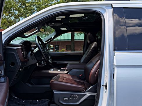 Used 2023 Ford Expedition Max Limited AWD/4WD image 9