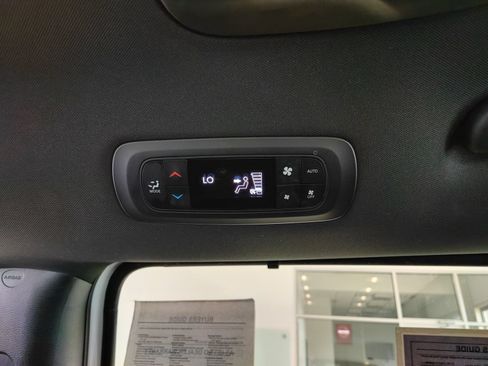 Used 2025 Chrysler Pacifica Select FWD image 28