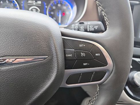 Used 2023 Chrysler Voyager LX image 16