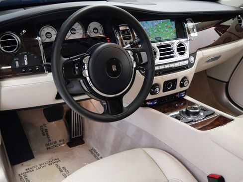 Used 2019 Rolls-Royce Wraith image 13