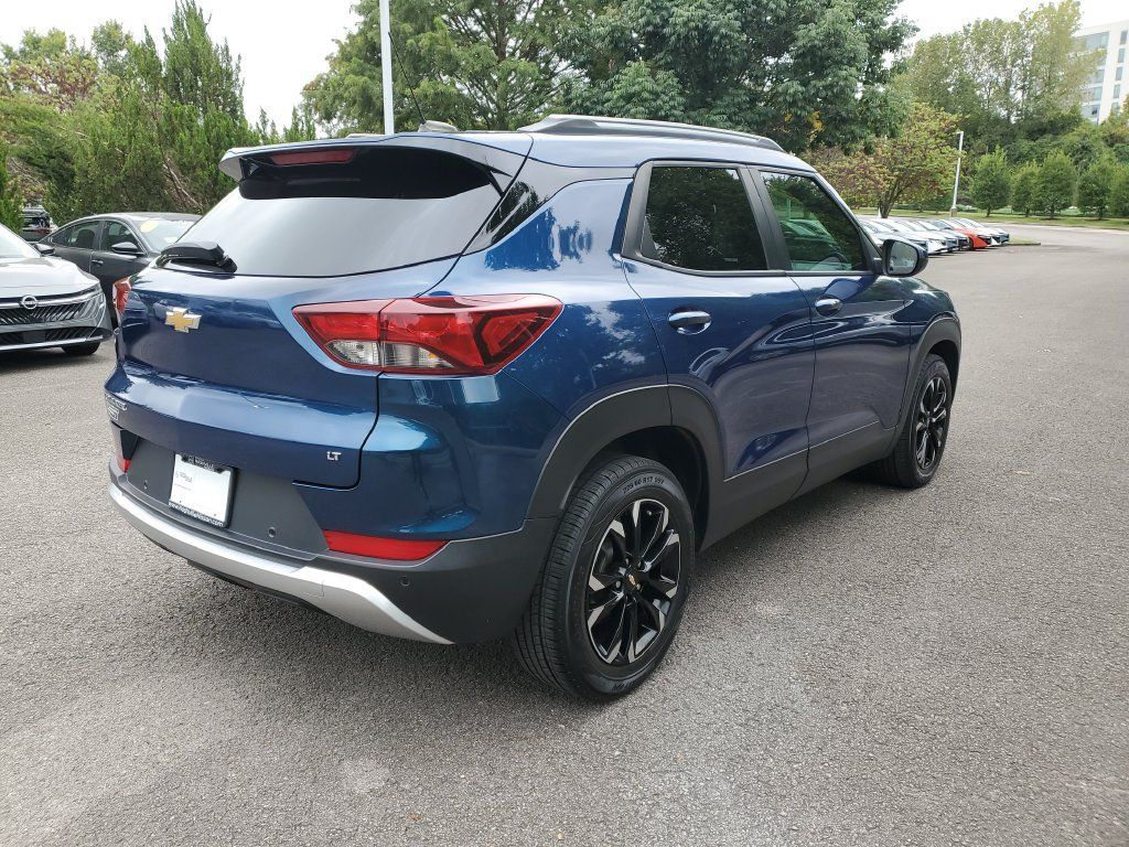 Used 2021 Chevrolet TrailBlazer LT w/ Premium Seating Package FWD image 4