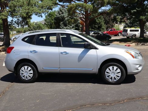 Used 2015 Nissan Rogue S w/ Convenience Package AWD/4WD image 3