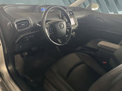 Used 2021 Toyota Prius XLE image 11