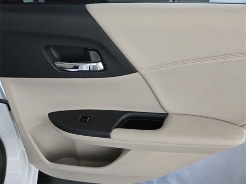 Used 2015 Honda Accord EX-L image 22