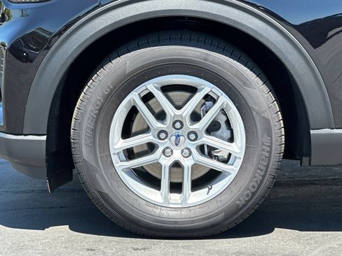 New 2026 Ford Explorer Active RWD image 28