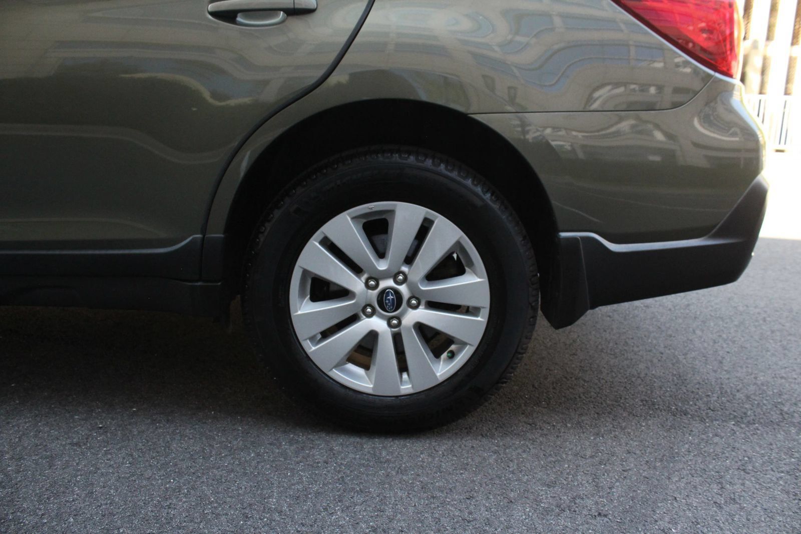 Used 2019 Subaru Outback 2.5i Premium AWD/4WD image 10