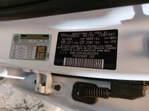 Certified 2025 Hyundai Elantra SEL image 37