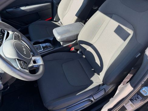 Used 2025 Kia Sportage LX image 35