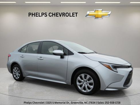 Used 2026 Toyota Corolla LE FWD image 1