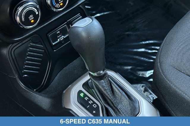 Used 2016 Jeep Renegade Latitude FWD image 24