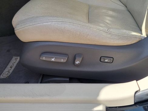 Used 2010 Lexus IS 250 w/ Preferred Accessory Package RWD image 17