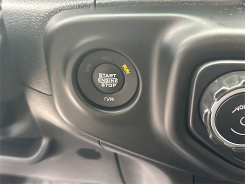 Used 2023 Jeep Gladiator Overland image 38