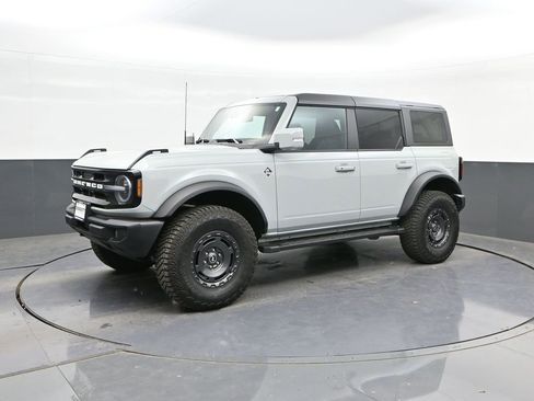 Used 2024 Ford Bronco Outer Banks image 32