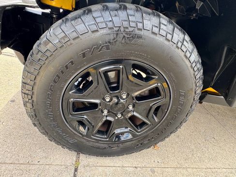 Used 2015 Jeep Wrangler Unlimited Sport image 24