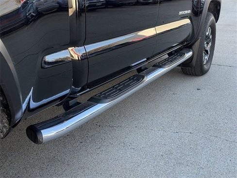 Used 2022 Toyota Tacoma TRD Off-Road w/ Technology Package image 10