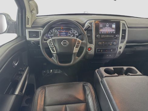 Used 2020 Nissan Titan SV image 17